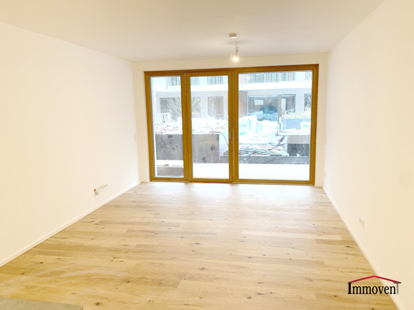 Gut geschnittene, moderne 2-Zimmerwohnung mit großer Loggia in Westbahnhofnähe!