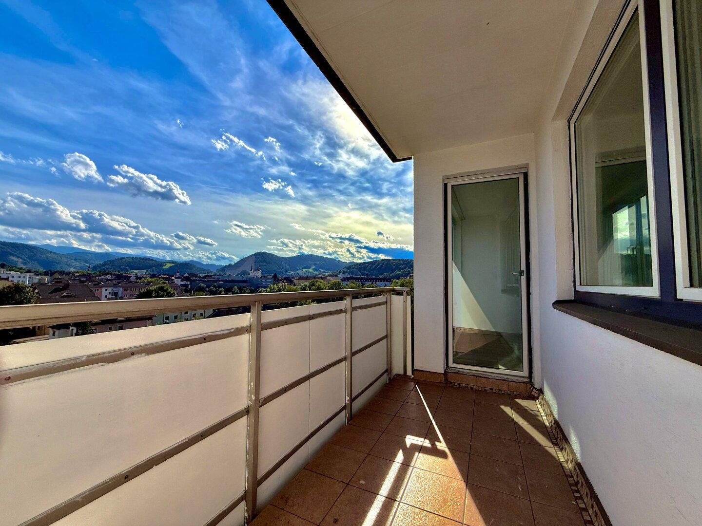 2x LOGGIEN I PROVISIONSFREI I 5 ZIMMER I FAMILIENWOHNUNG I LIFT I SEPARATE KÜCHE I TRAUMHAFTER AUSBLICK I LEOBEN I AB SOFORT I PROJEKT WOHNEN I