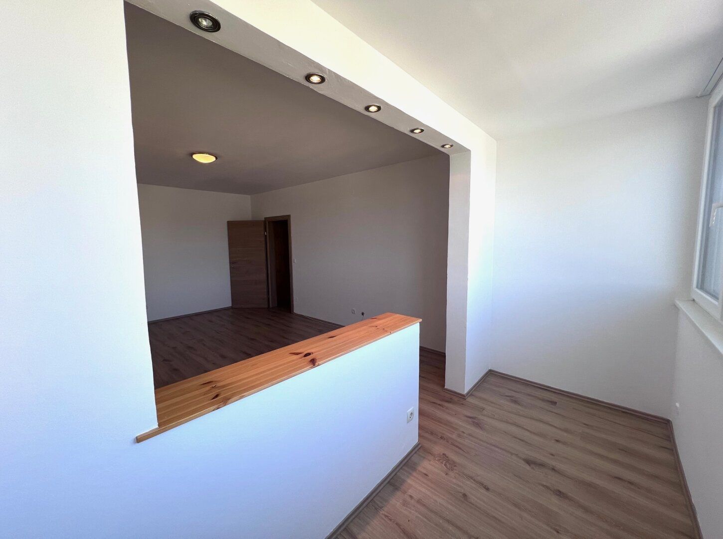 BADEN - GEPFLEGTE WOHNUNG MIT WEITBLICK UND TOLLER RAUMAUFTEILUNG