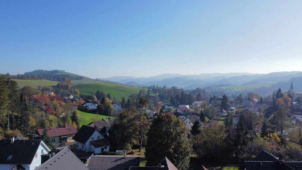 RUHIGE LAGE INMITTEN DER BUCKLIGEN WELT - EIN HAUS MIT POTENZIAL & AUSBLICK