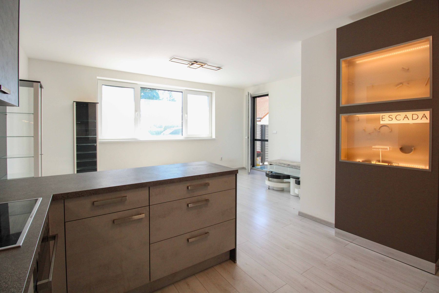 Moderne & helle 3-Zi.-Erdgeschosswohnung mit Terrasse.