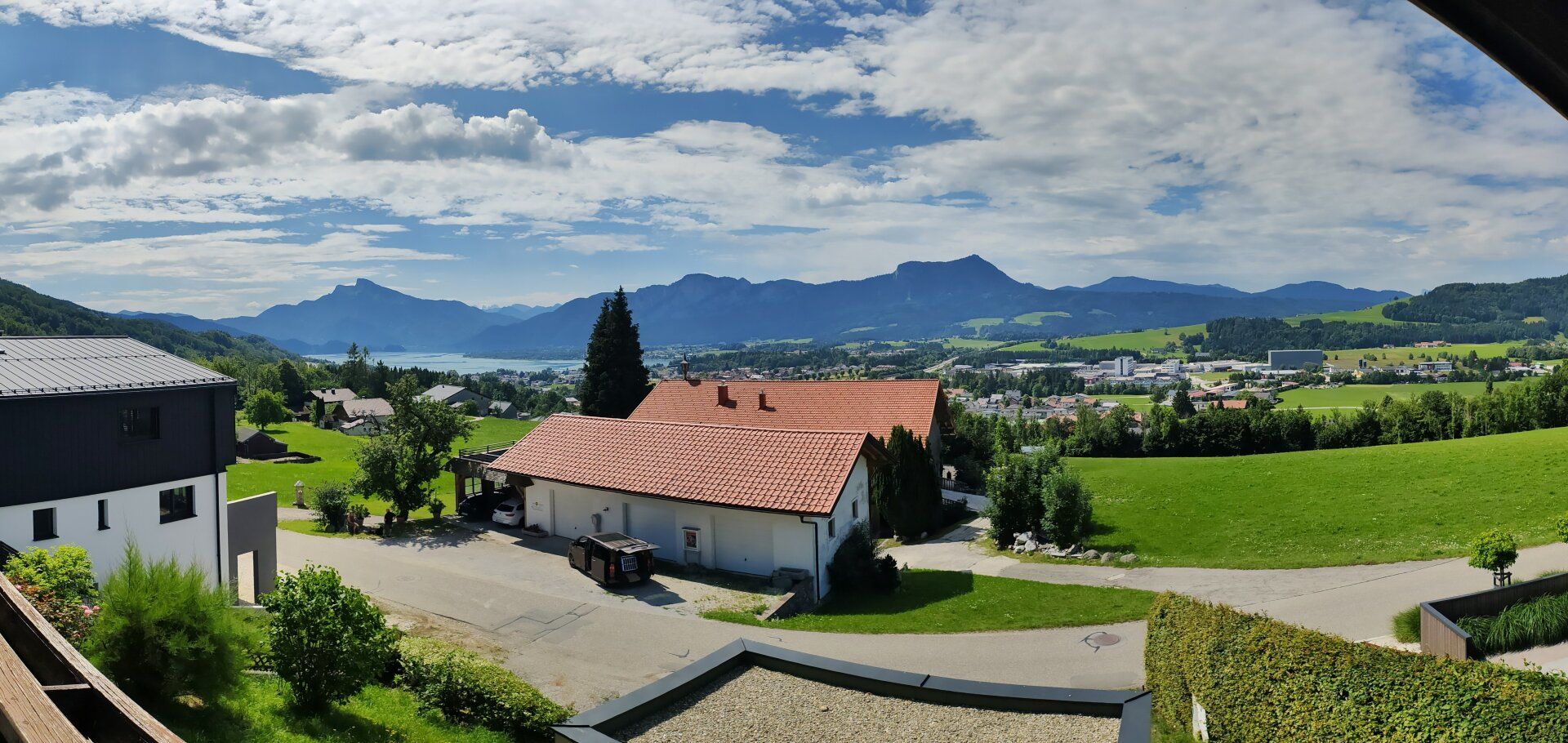 Traumhaft gelegenes Einfamilienhaus mit unverbaubarem Panoramablick auf den Mondsee & in die Berge!
