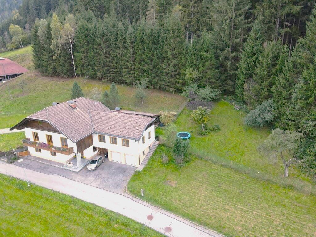 Viel Platz, viele Möglichkeiten - Haus mit 3 Wohnbereichen, Carport und Garage