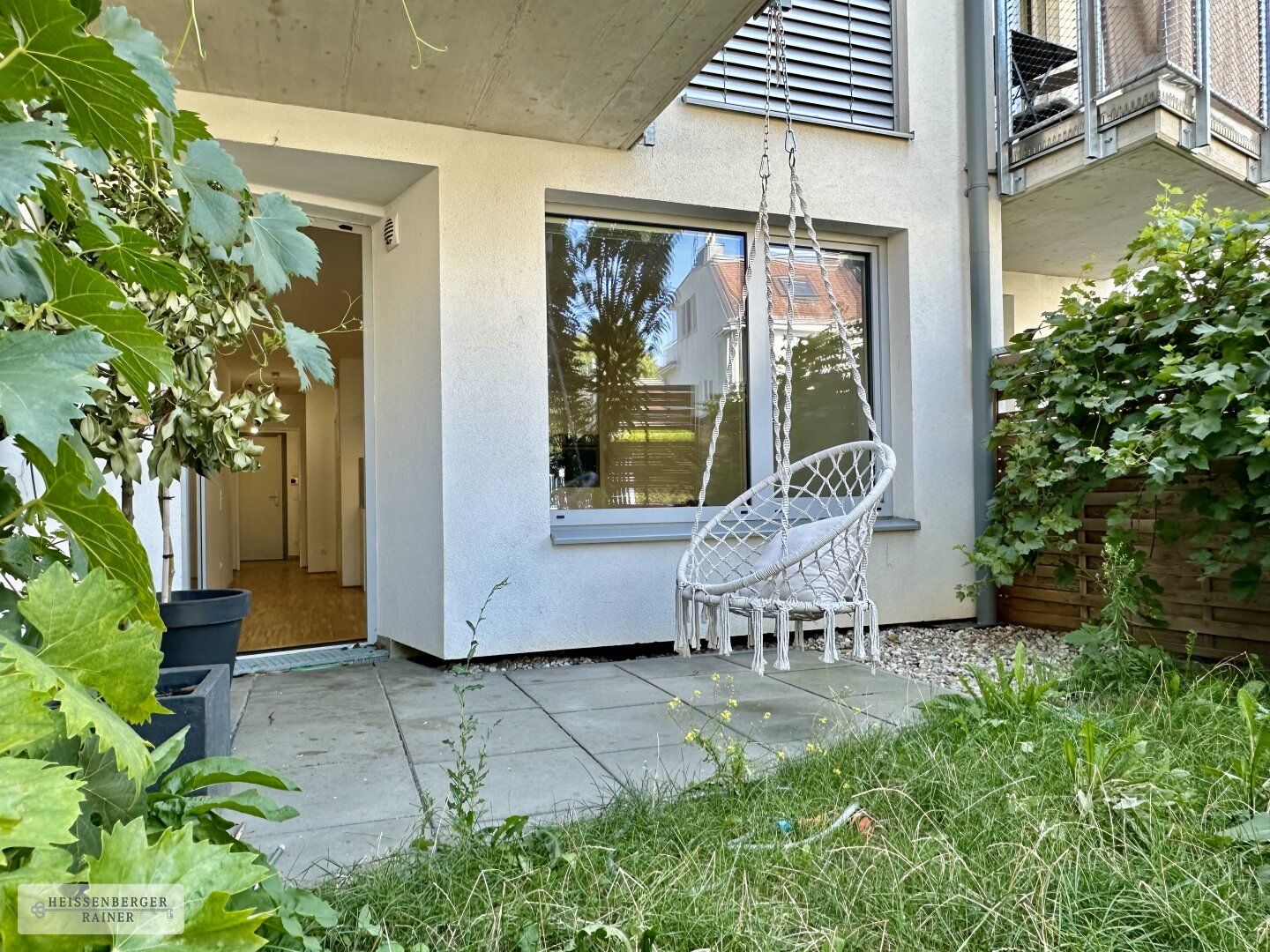 HOCHWERTIG, HELL, EIGENER GARTEN /// Tolle Gartenwohnung in schöner Lage nahe Flughafen Wien