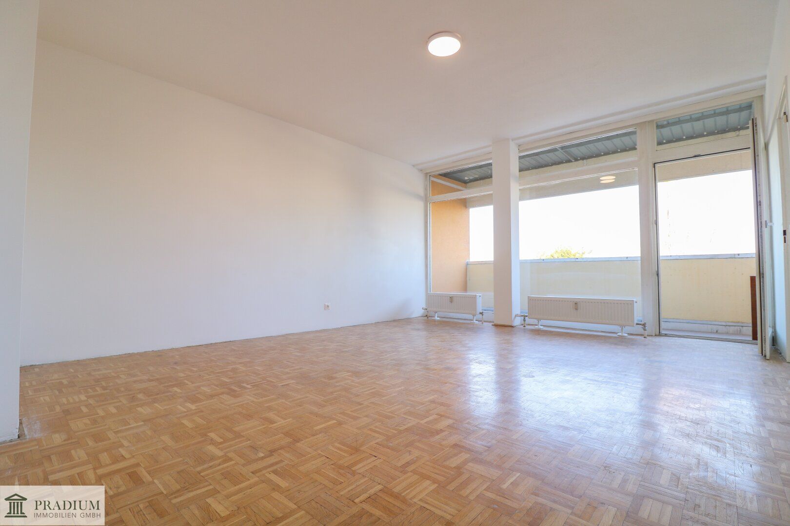SCHNÄPPCHEN! teilsanierte 2-Zimmer-Wohnung mit Loggia in Maria Enzersdorf - Ihr neues Zuhause erwartet Sie!