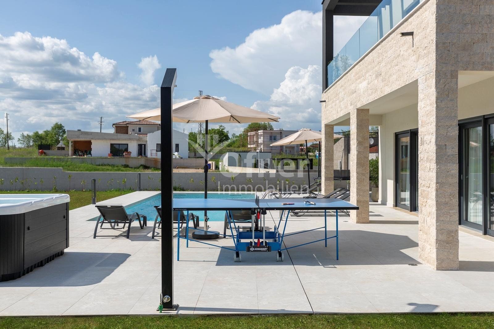 Istrien - moderne Villa mit Swimmingpool und Tennisplatz - View 4