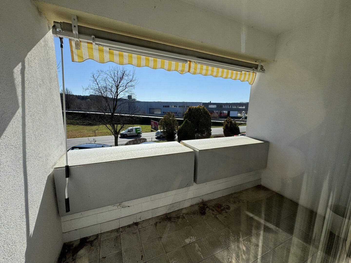 Helle Büroräumlichkeiten mit toller Verkehrsanbindung, inkl. 4 Carportstellplätze ...! (an der Autobahnabfahrt Gleisdorf West) - Mehr
