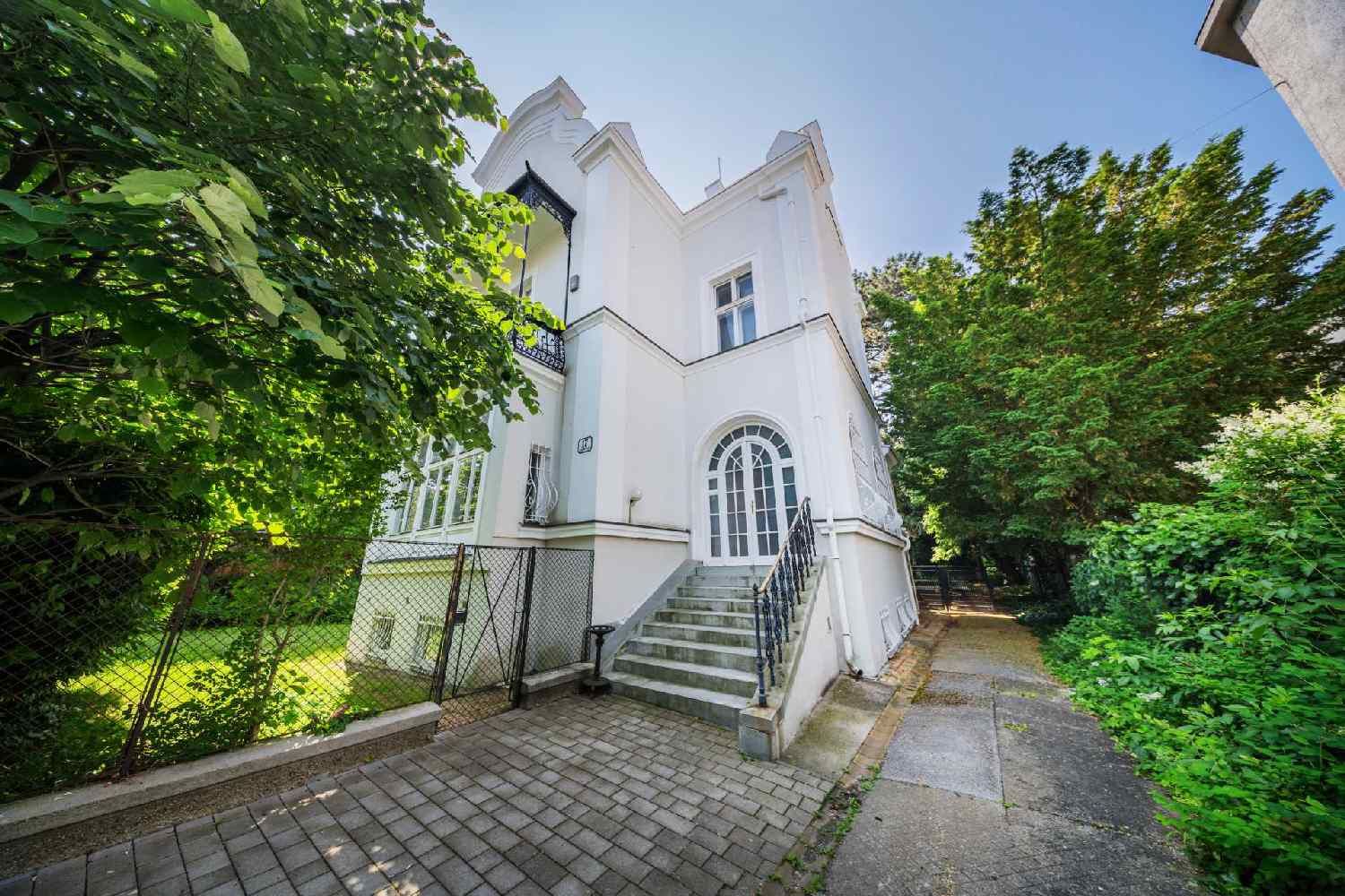 Großzügige Villa mit Altbaucharme und Garten - Ihr Familienzuhause in Hietzing