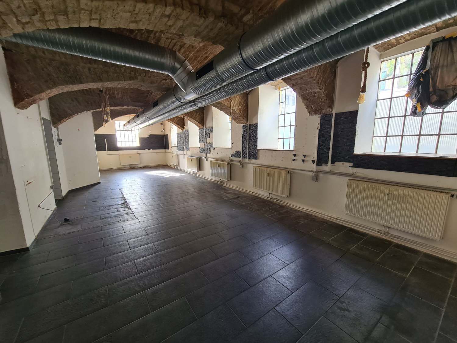Vermietet, verlässlich, wertbeständig - € 945 / m² - 5,49 % Rendite im Souterrain mit Zukunft - Ansicht 2