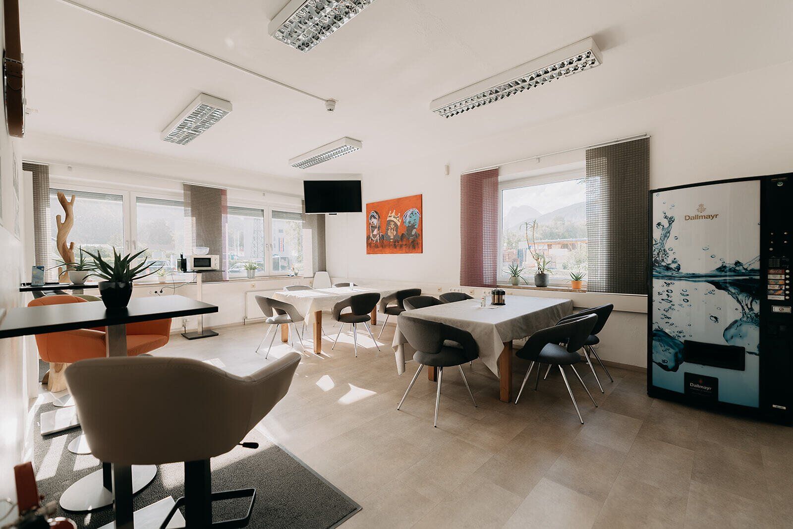 Zirl / Tirol: 110 m² Büro im Erdgeschoss direkt an der A12 - Abfahrt Zirl West - Ansicht 2