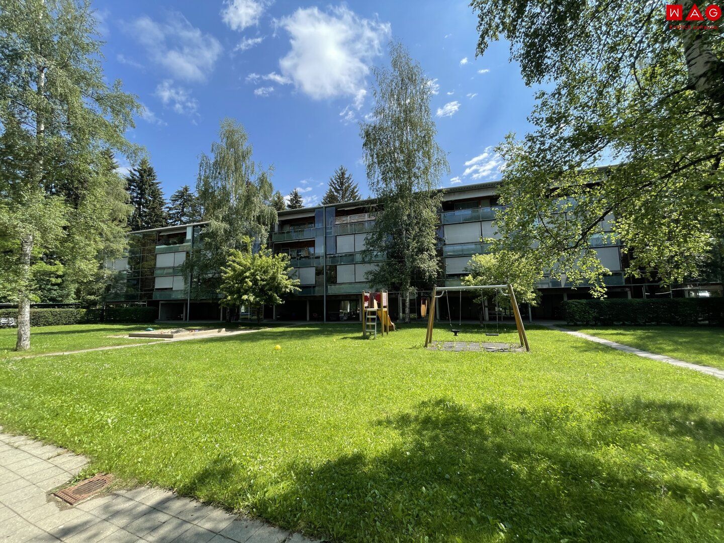 4 Zimmerwohnung mit Balkon & Carport - absolut ruhig im Grünen!