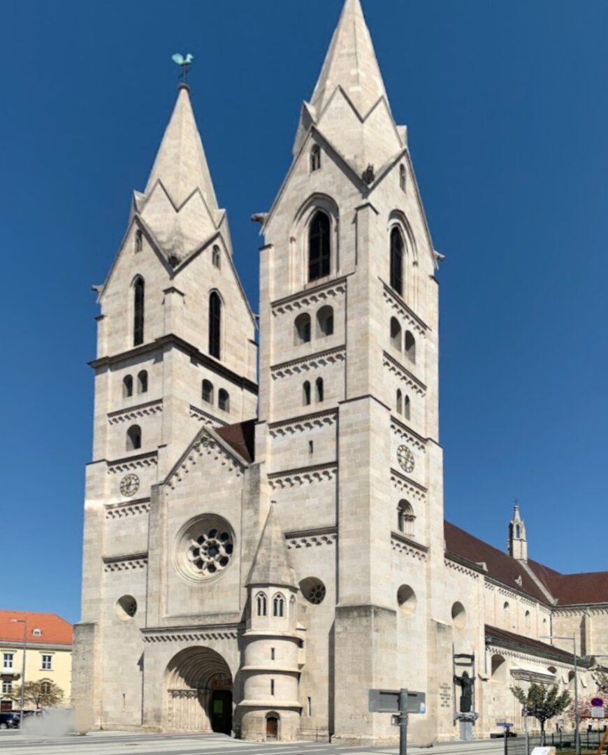 ERSTBEZUG nach Generalsanierung - Erdgeschoss-Wohnung nahe Fußgängerzone und Landesklinikum - eigener Eingang!