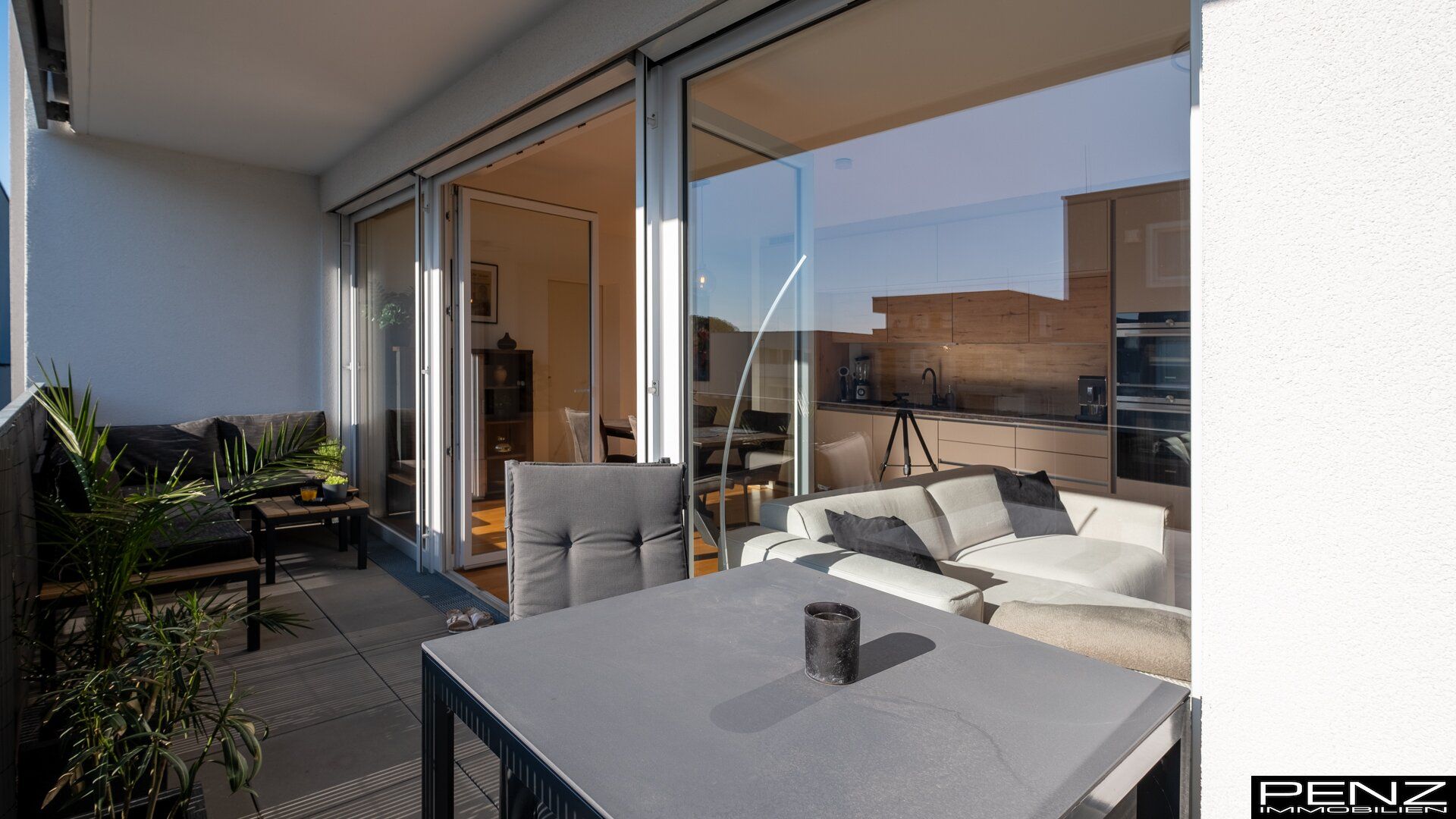 LINZ: Neuwertig & lichtdurchflutet mit Balkon und Tiefgarage