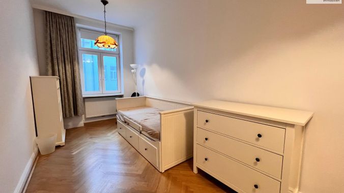 Schlafzimmer 2