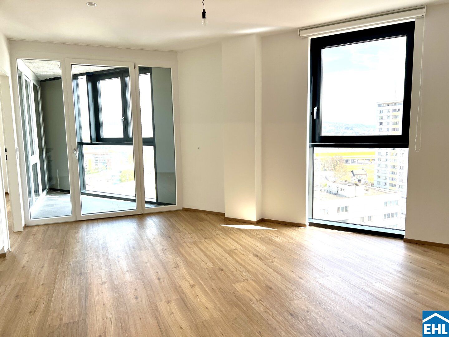 Moderne 2-Zimmer-Wohnung mit Einbauküche im 19.OG und Co-Working-Raum - Perfekt für junge Paare!