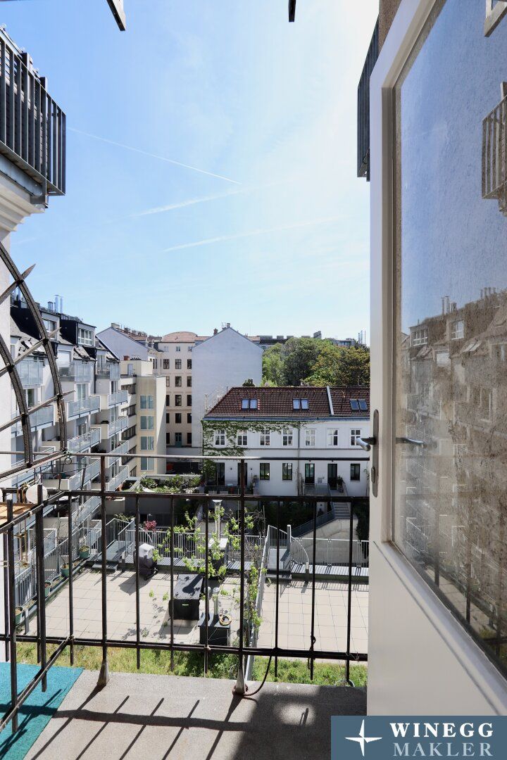 Südseitiger Altbau im 4. Liftstock mit Balkon in Hofruhelage!