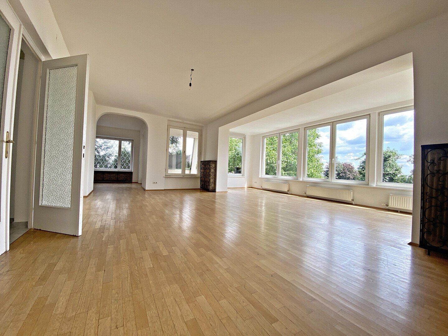 SCHÖNES EINFAMILIENHAUS MIT POOL, TOLLER BLICK, GARAGE & GARTEN