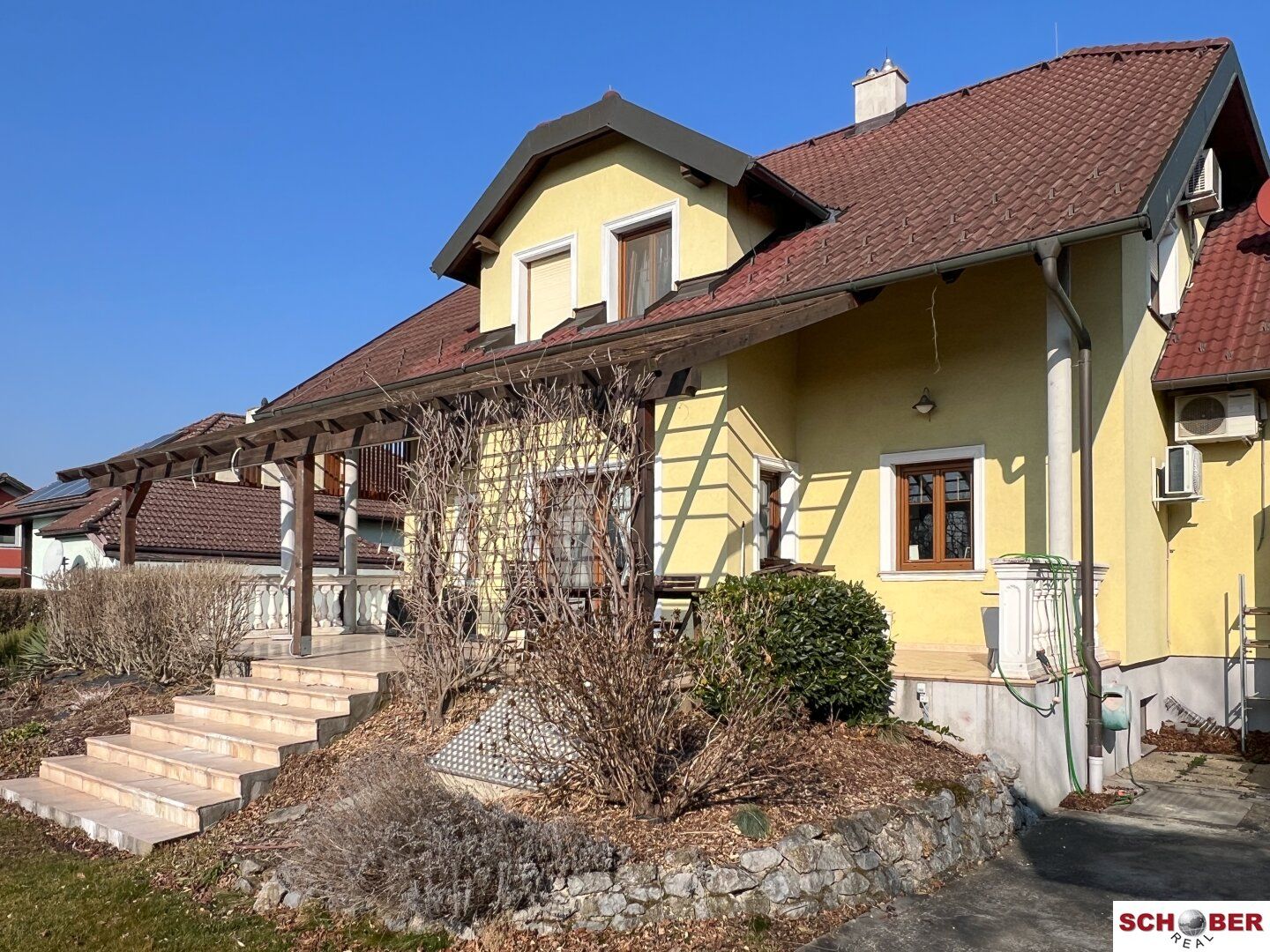 Großzügiger Wohntraum nahe Wien - Platzwunder mit Stil und Gartenidylle