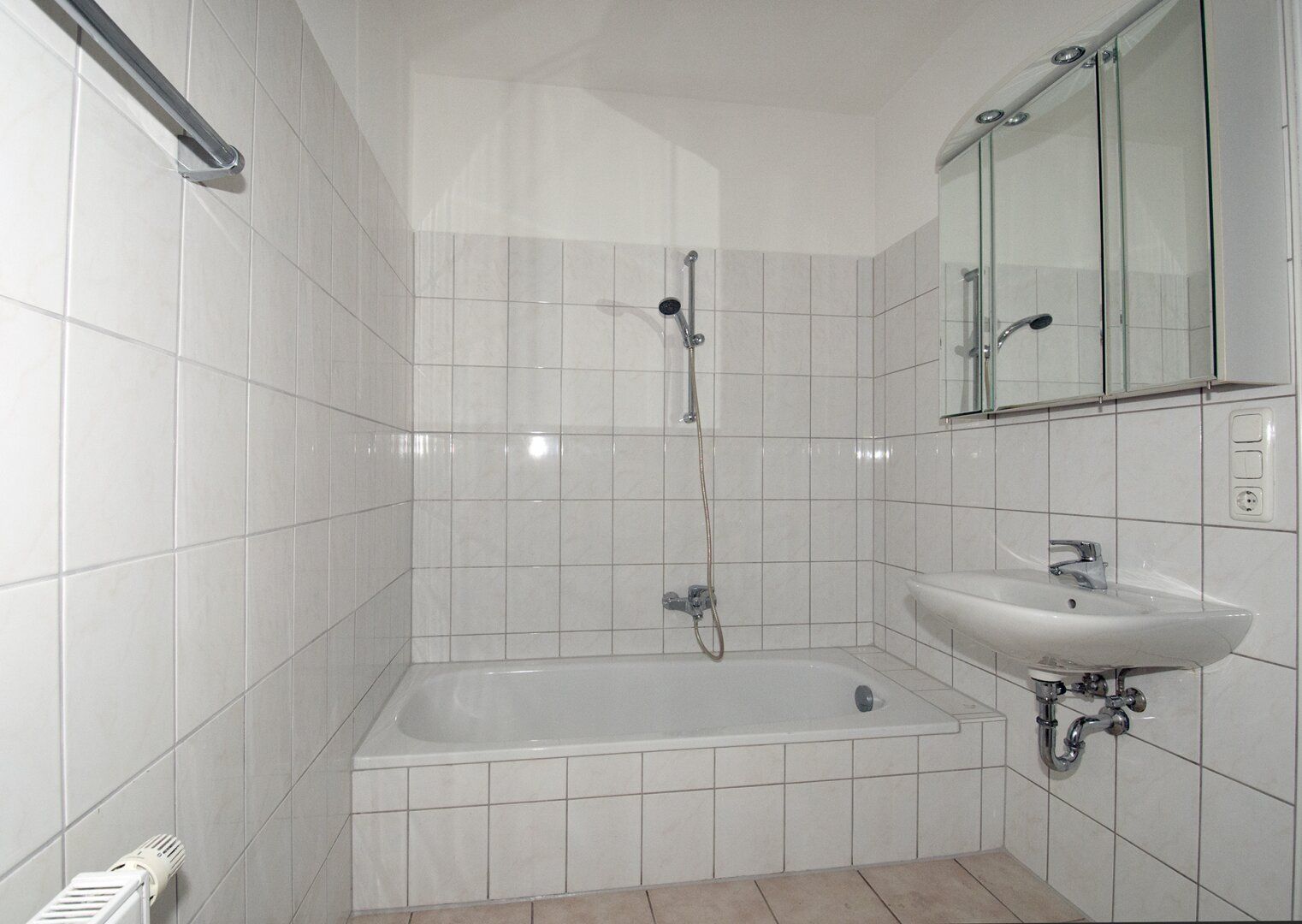 Mietwohnung (220) 68 m² mit Loggia und Balkon ca.7.0 m² Vermietung direkt vom Eigentümer keine Provision - Mehr