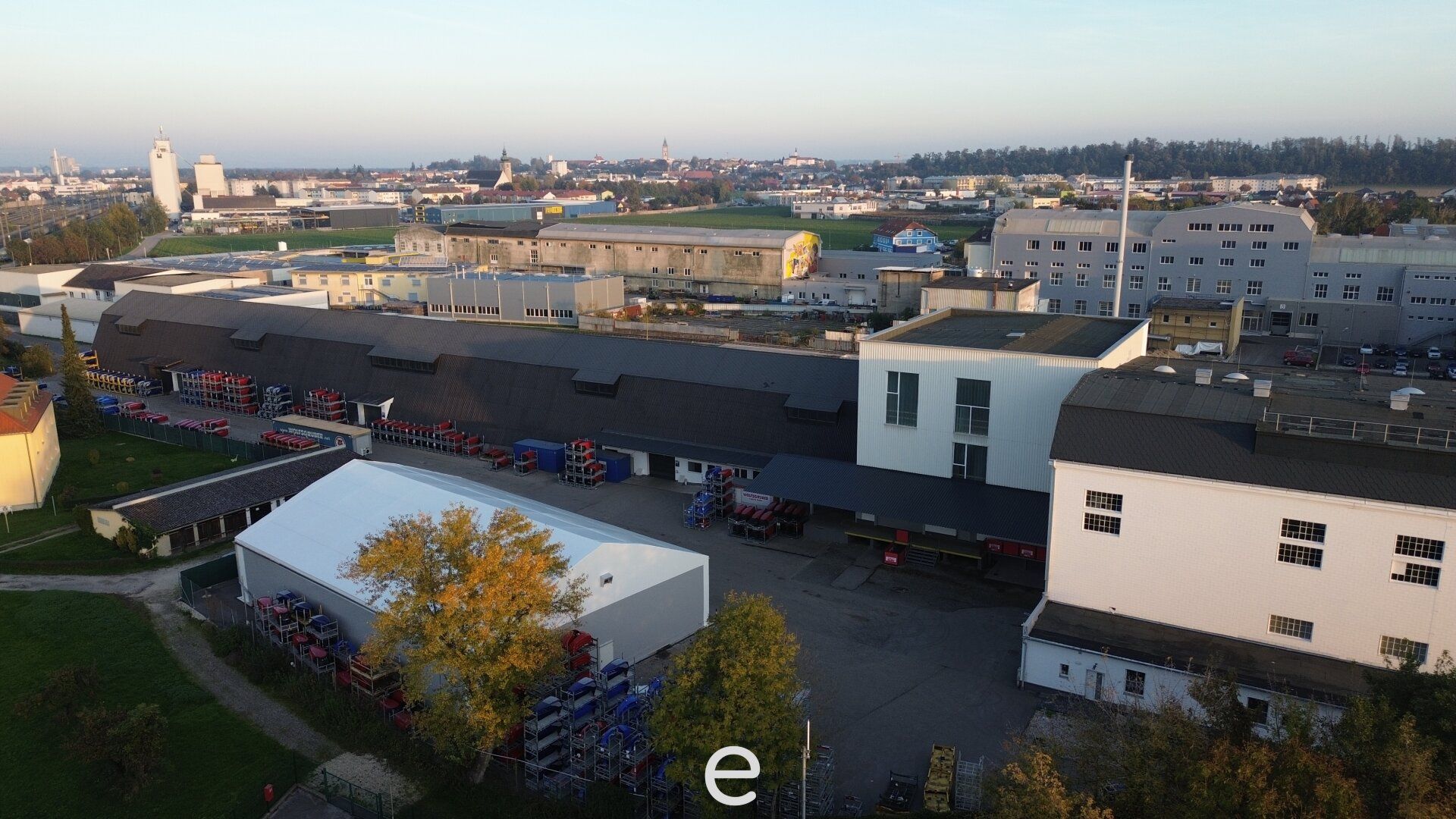 Kleinteilige Lagerhalle in Enns zu vermieten! - Mehr