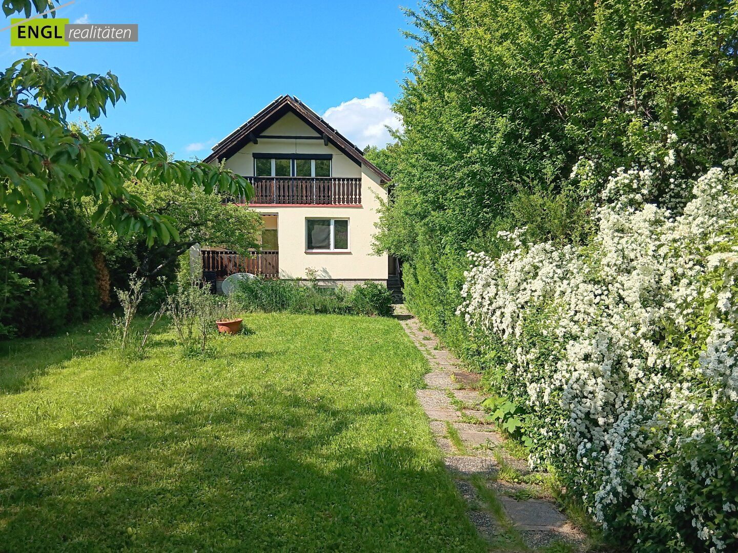 Gepflegtes Einfamilienhaus mit großem Garten, Carport, inkl. Luft-/Wasserwärmepumpe, Photovoltaik und Solarenergie