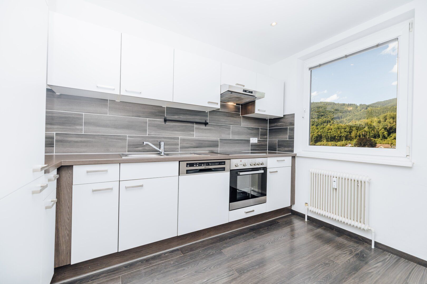 LIFT I LOGGIA I RUHIGE LAGE I LICHTDURCHFLUTET I SCHÖNE AUSSICHT I EINBAUKÜCHE I FAMILIENFREUNDLICH I PROJEKT WOHNEN I