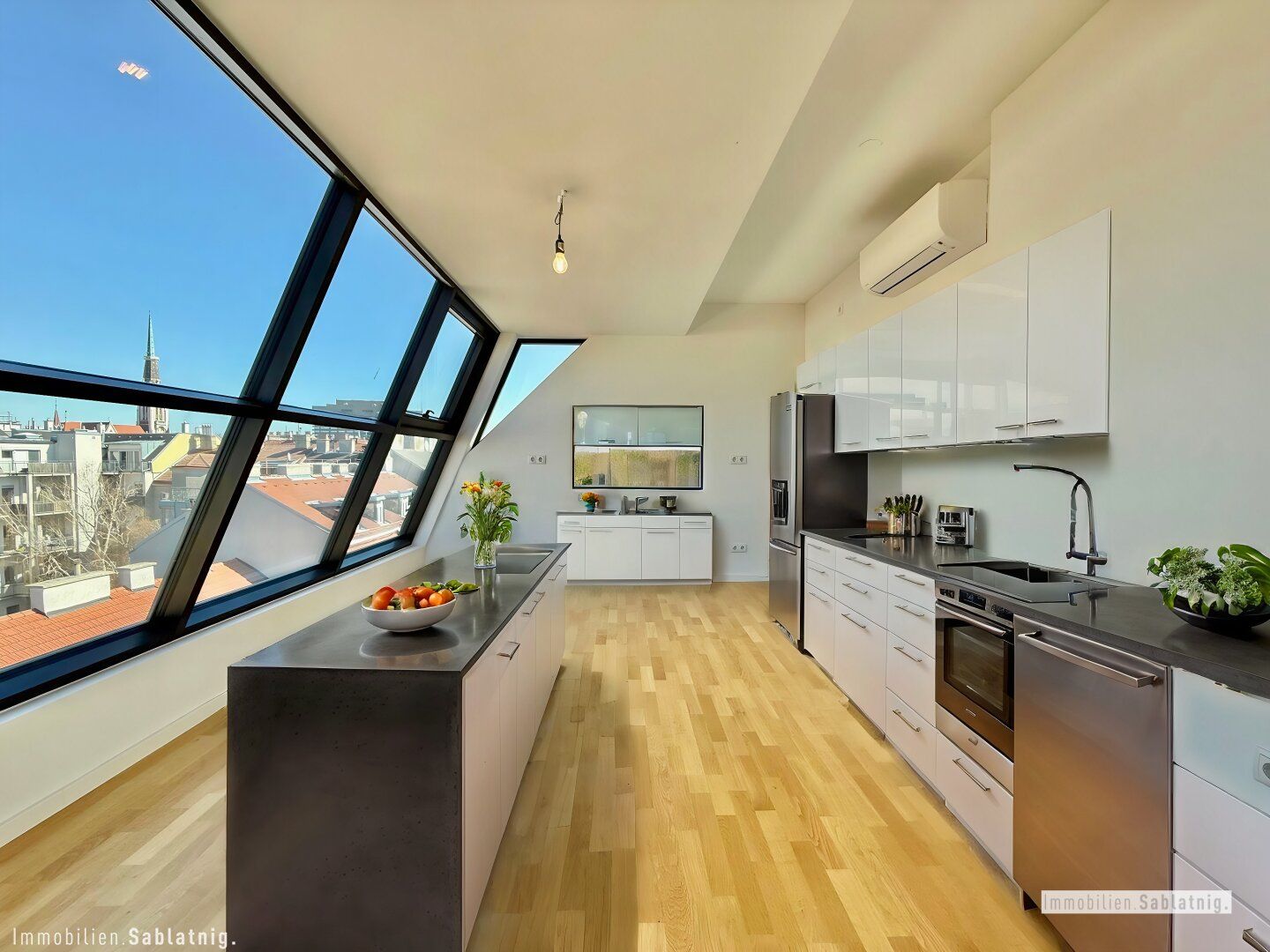 MODERN & STILVOLL! Traumhafte DG-Wohnung mit 2 Terrassen im Herzen von Wien!
