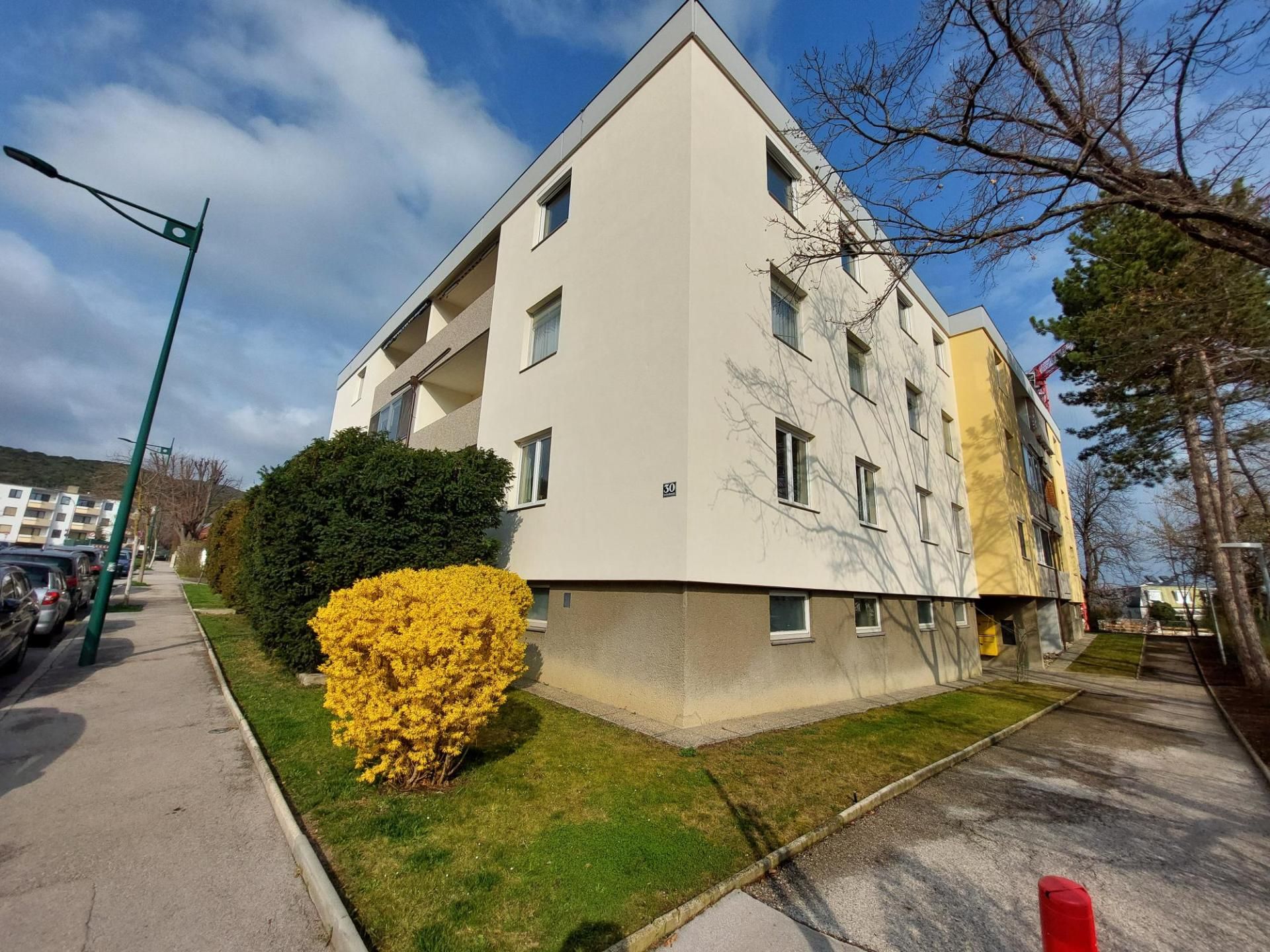 Großzügiges Vierzimmereigentum mit Loggia-Garagenbox- Wohnkeller bei der HTL in Mödling