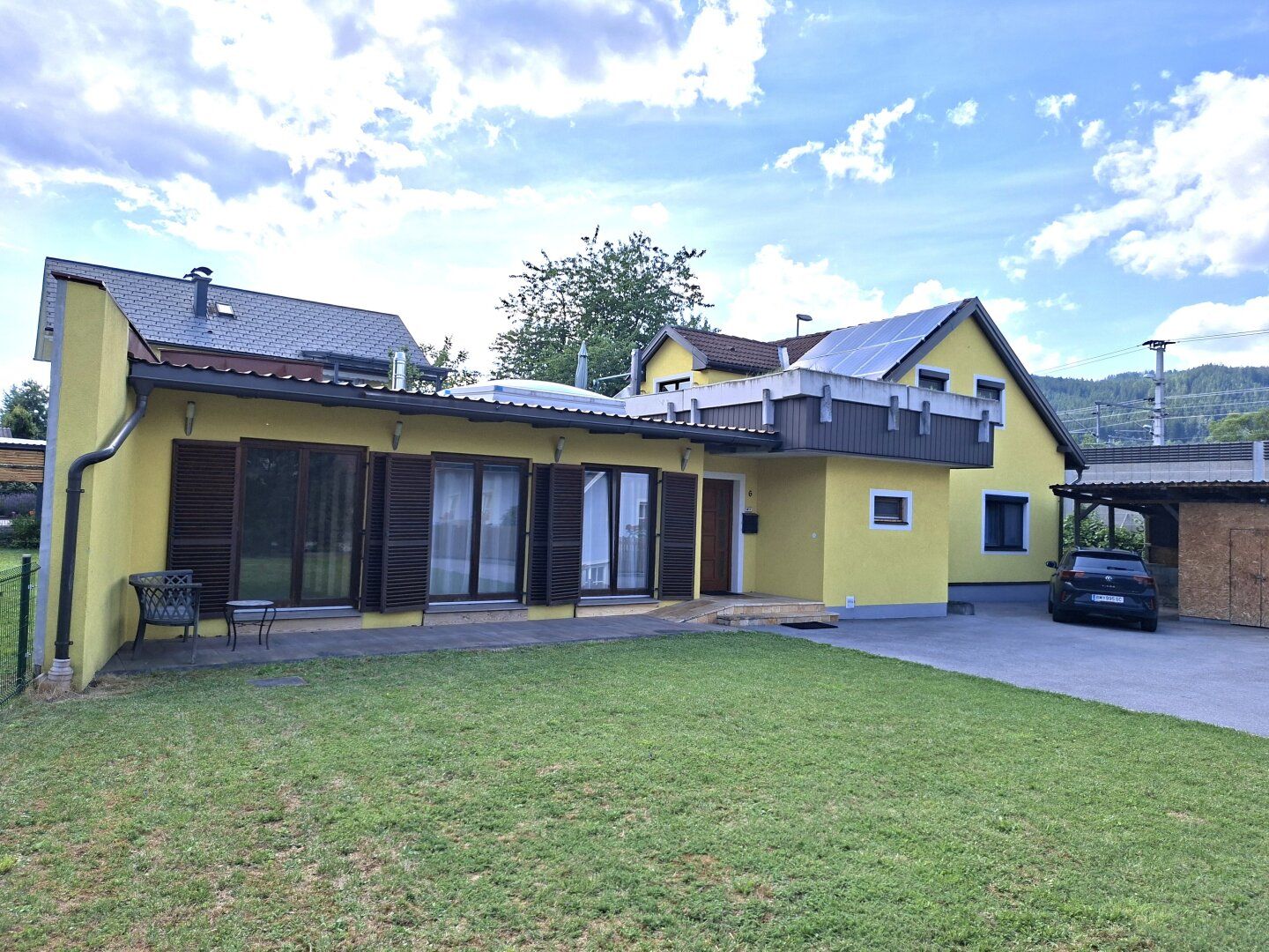Bis zuletzt saniert und modernisiertes Wohnhaus, Sonnenterrasse, Sackgassenende