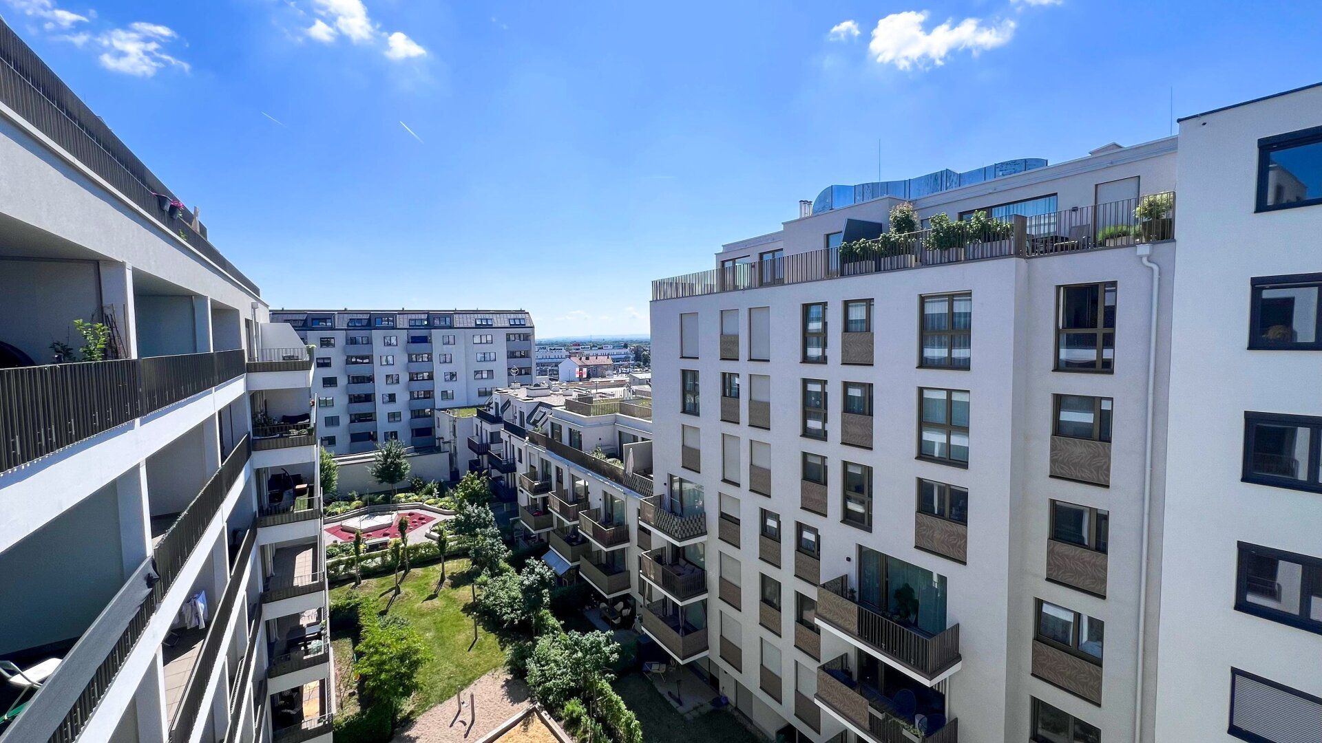 PERFEKT GESCHNITTENE 2-ZIMMER-WOHNUNG MIT GROSSEM SÜD-BALKON