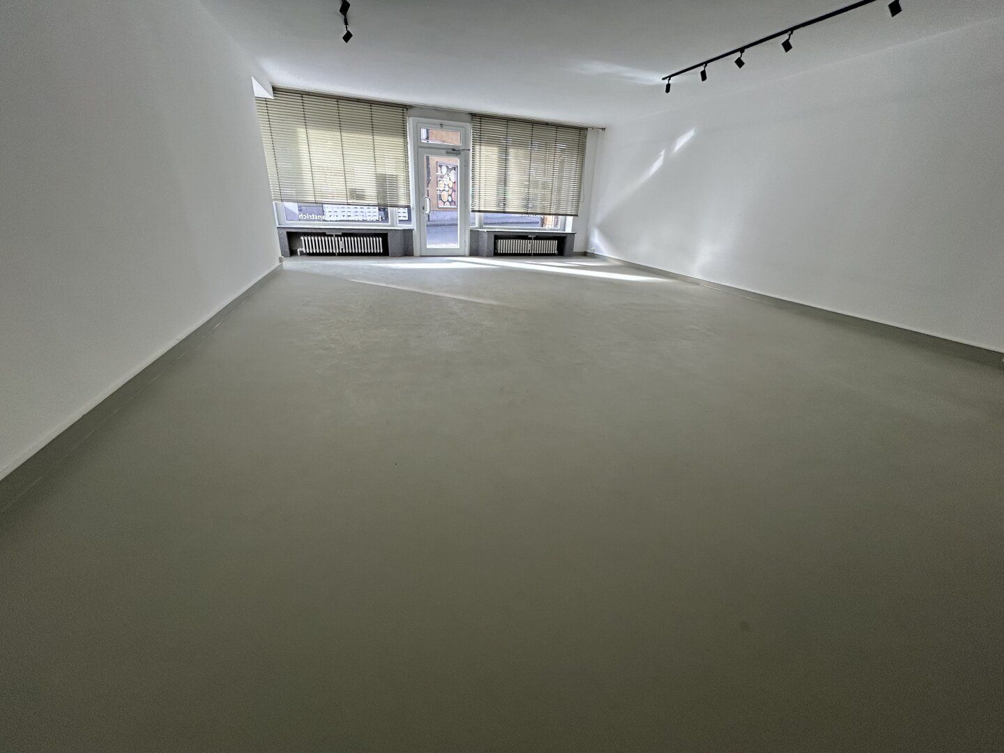 Attraktives Gewerbe Objekt für Geschäftsfläche , Büro oder Praxisfläche in Vöcklabruck zu MIETEN ca. 85m² für nur 765,00 € mtl.! - Ansicht 2