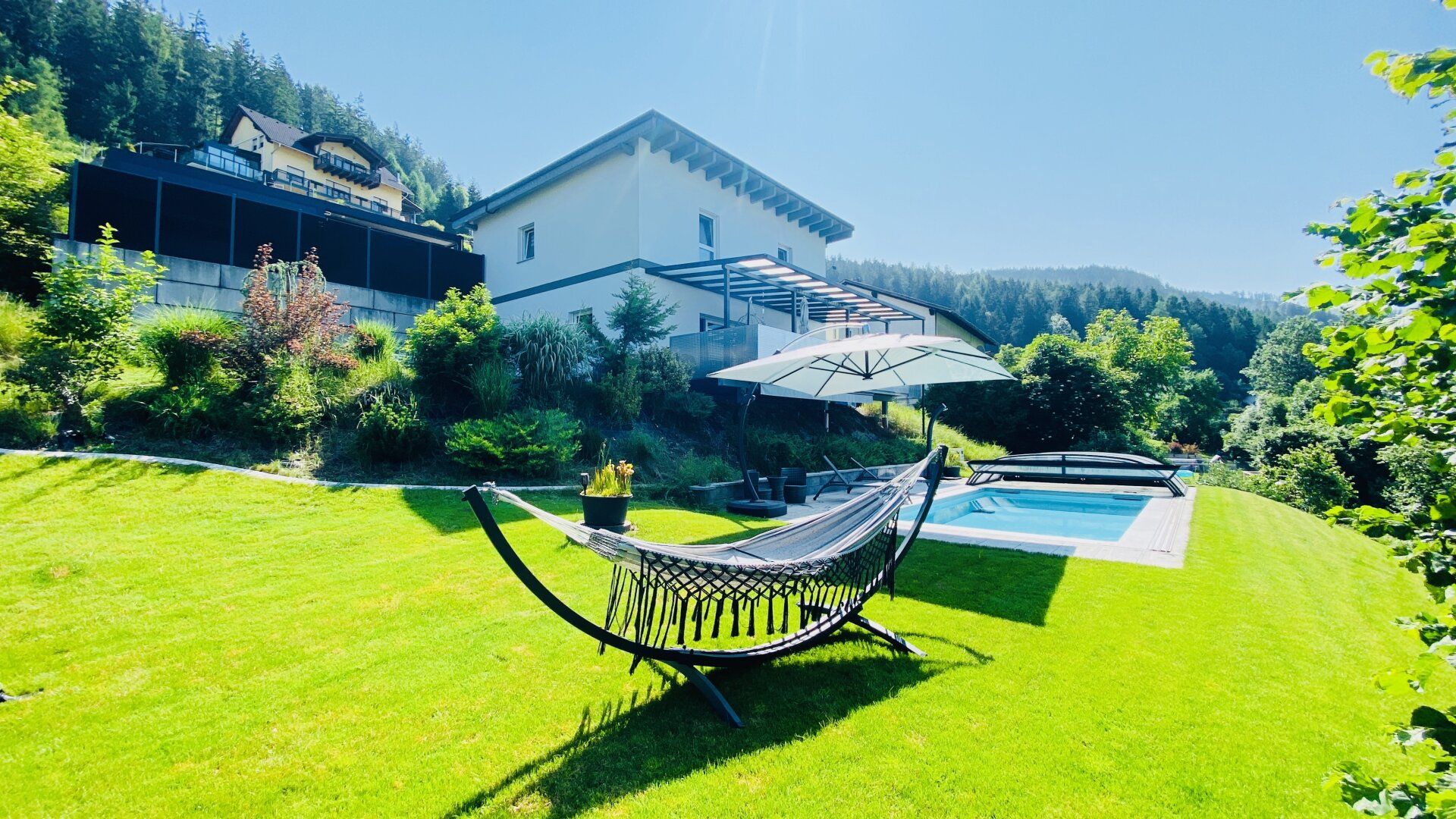 Traboch: Einziehen statt bauen - hochwertiges Einfamilienhaus inkl. Panoramablick & traumhafter Ruheoase mit Pool