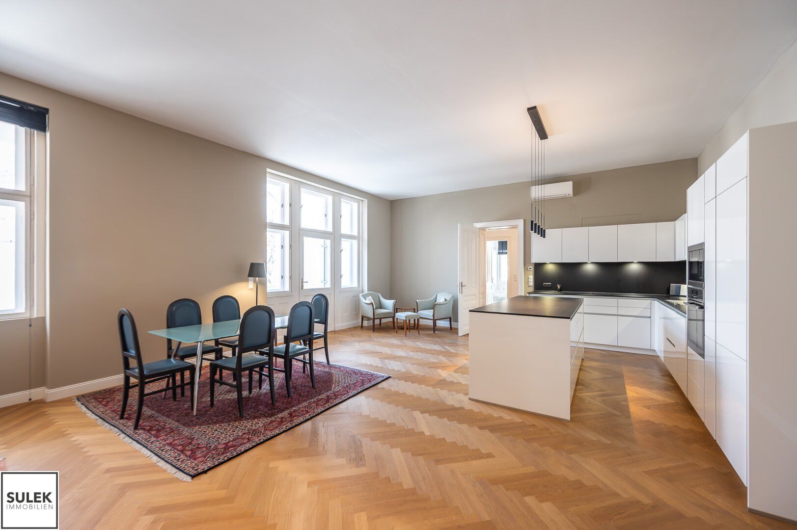 Repräsentative, sanierte Familienwohnung: 4-Zimmer-Wohnung + überdachter Stellplatz + Terrasse in der Kreindlgasse
