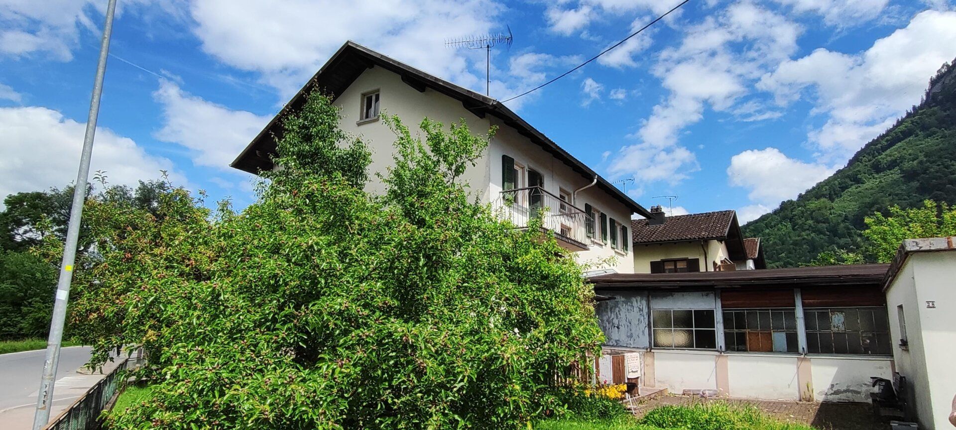Neuer Preis! Imposantes Sanierungshaus mit viel Grundstück!