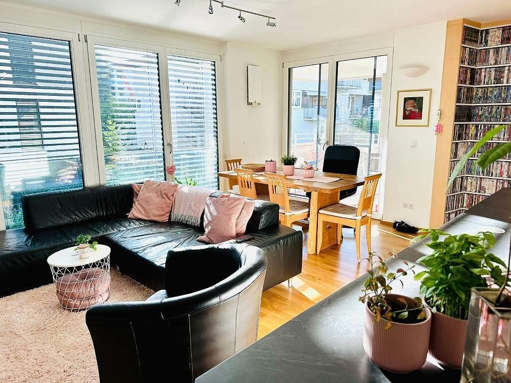 IBK - West: Sonnige 3-Zimmer-Wohnung mit gr. Terrasse