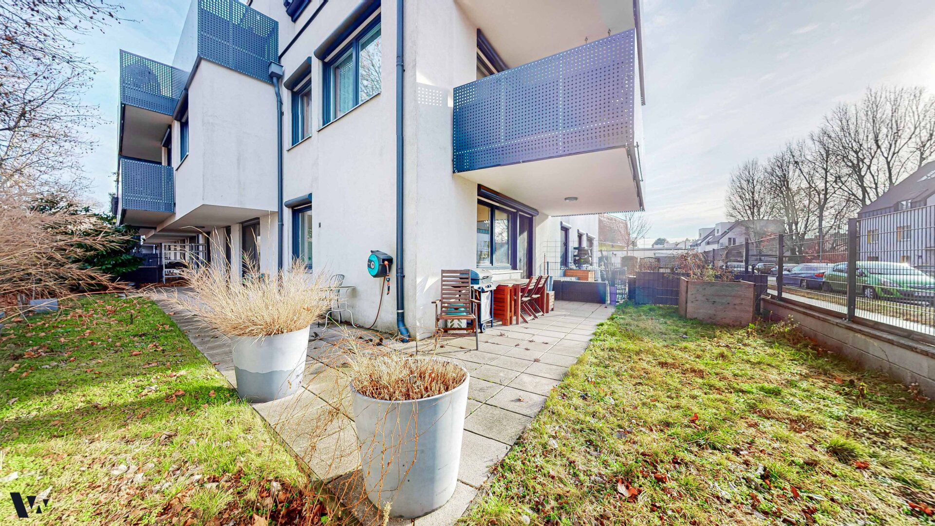 MODERNE 3-ZIMMERWOHNUNG MIT GARTEN, TERRASSE & 2 KFZ-STELLPLÄTZEN