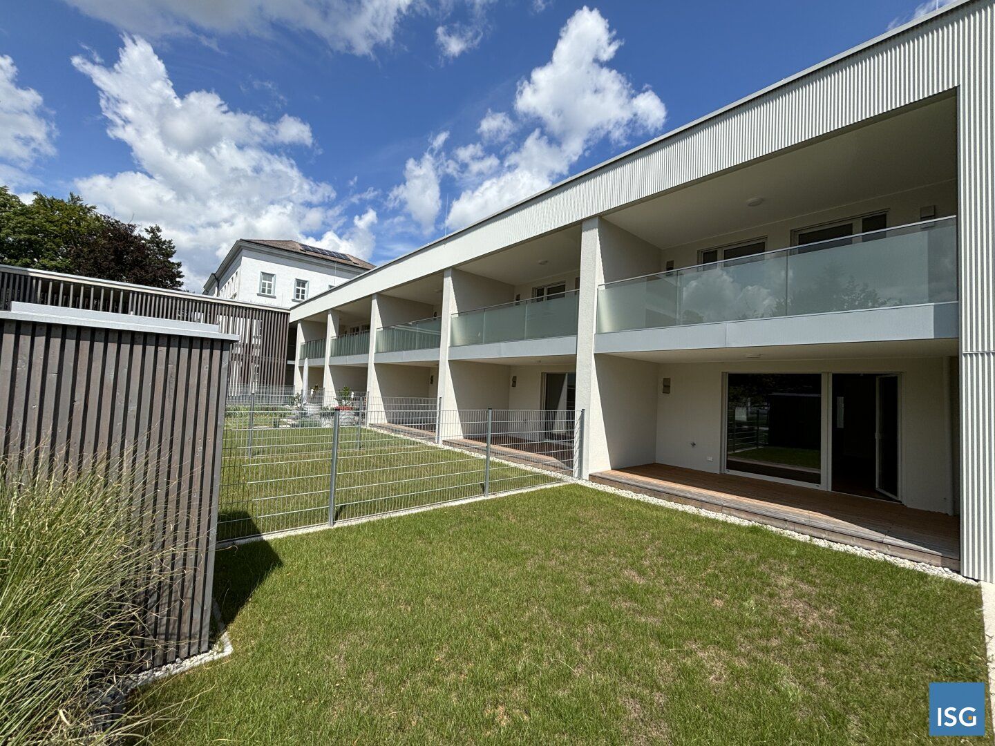 REIHENHAUS-CHARAKTER - TOP18 - exklusiv, provisionsfrei, 4-Zimmer Neubau in Bestlage inkl. Eigengarten - Ansicht 3