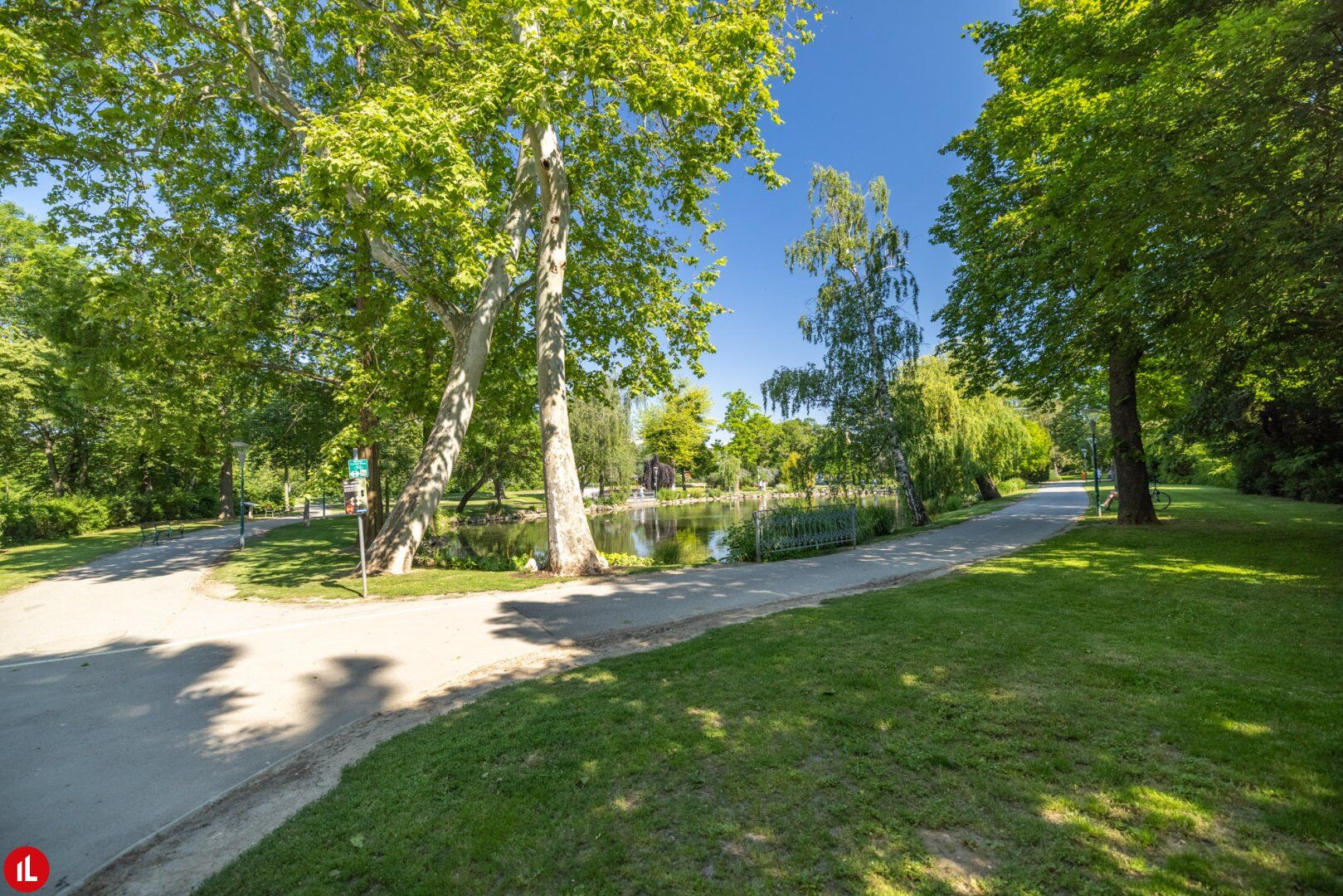 SCHWECHAT | DAS BESTE HAUS AM HAUPTPLATZ | 50m² TERRASSENTRAUM | DIREKT BEIM SCHLOSSPARK