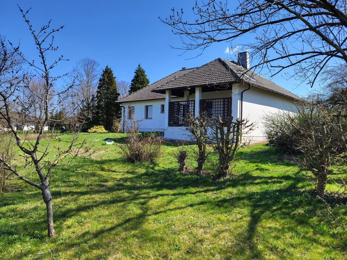 GEPFLEGTER BUNGALOW MIT GROSSEM GRUND UND KELLERSTÖCKL