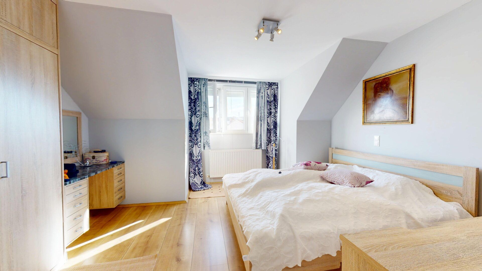 Clever geschnitten, ruhig gelegen - 3 Zimmer DG-Wohnung in Innenhoflage