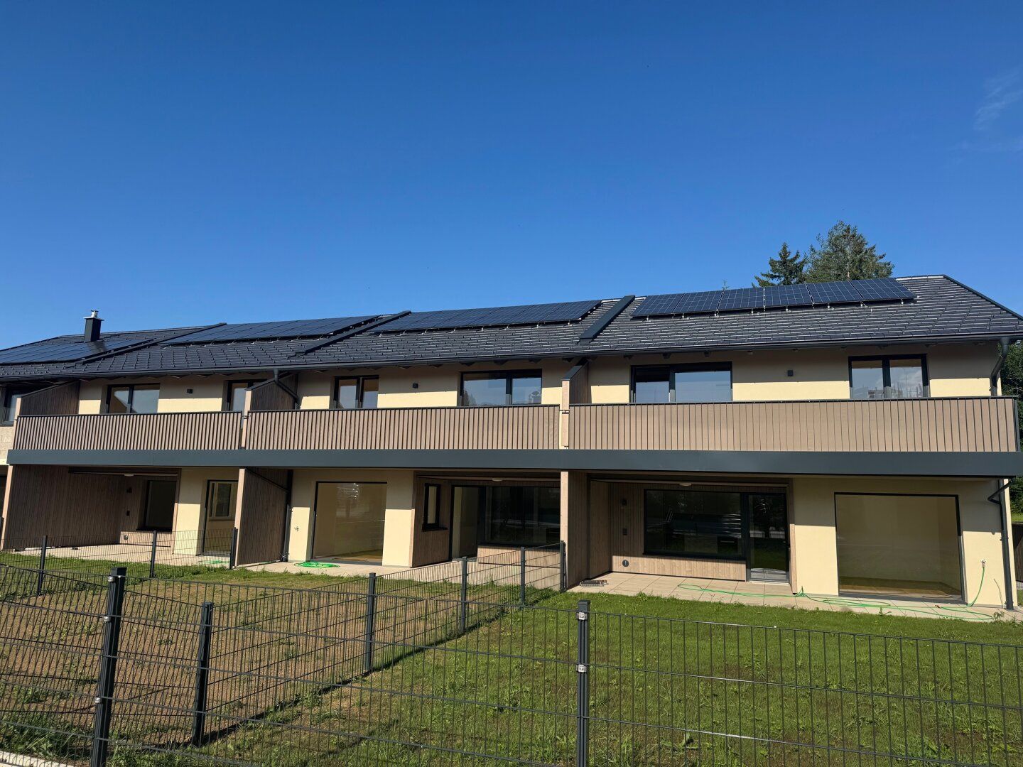 Einziehen und Wohlfühlen | Traumhafte Gartenwohnung in Koppl | Erstbezug mit Souterrain, Loggia, Terrasse und Stellplätzen