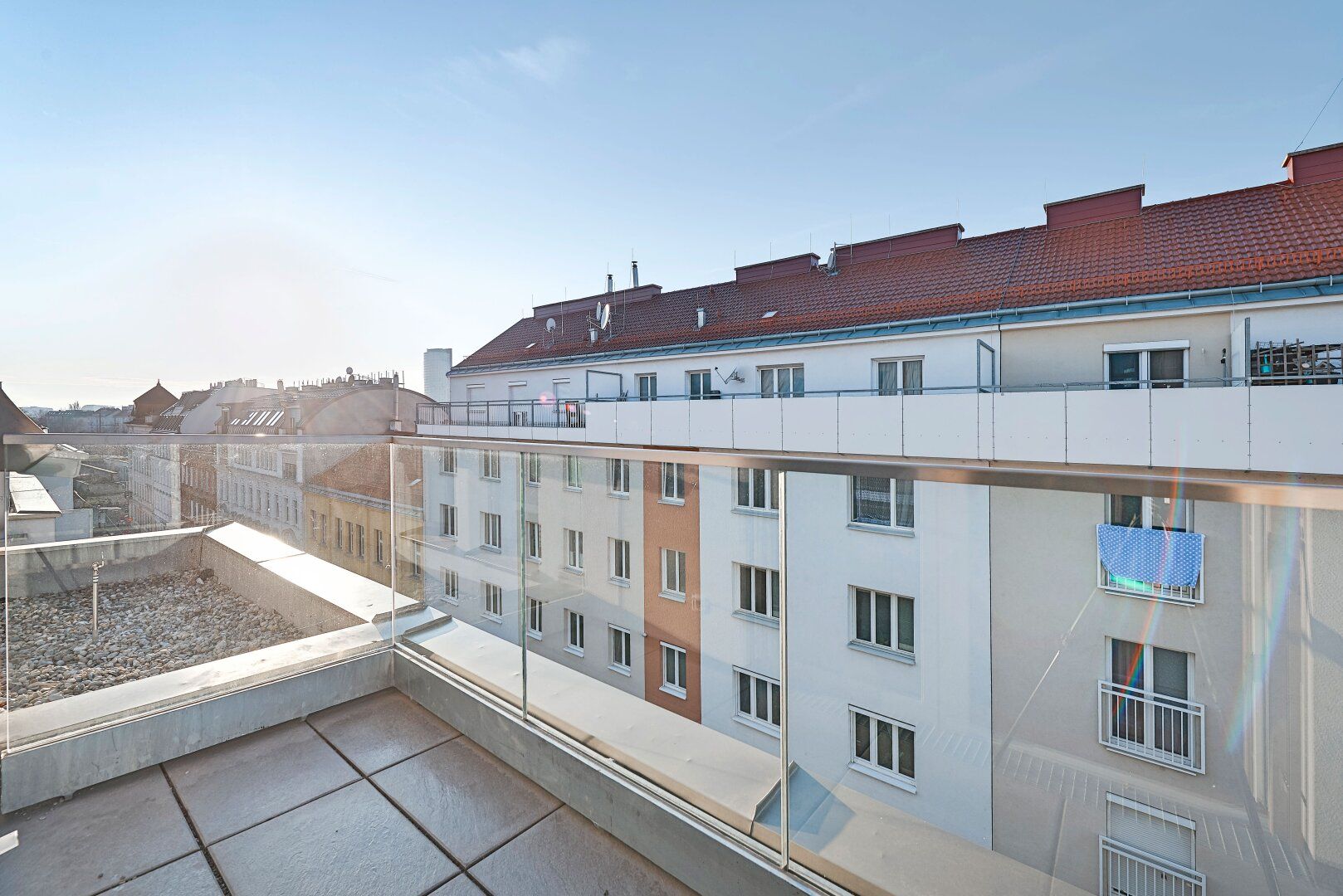 MAI-HIGH-SONETTE >> Moderne Duplex-Wohnung für ANLEGER mit lichtdurchfluteten Räumen >> DACHTERRASSE - Ansicht 3