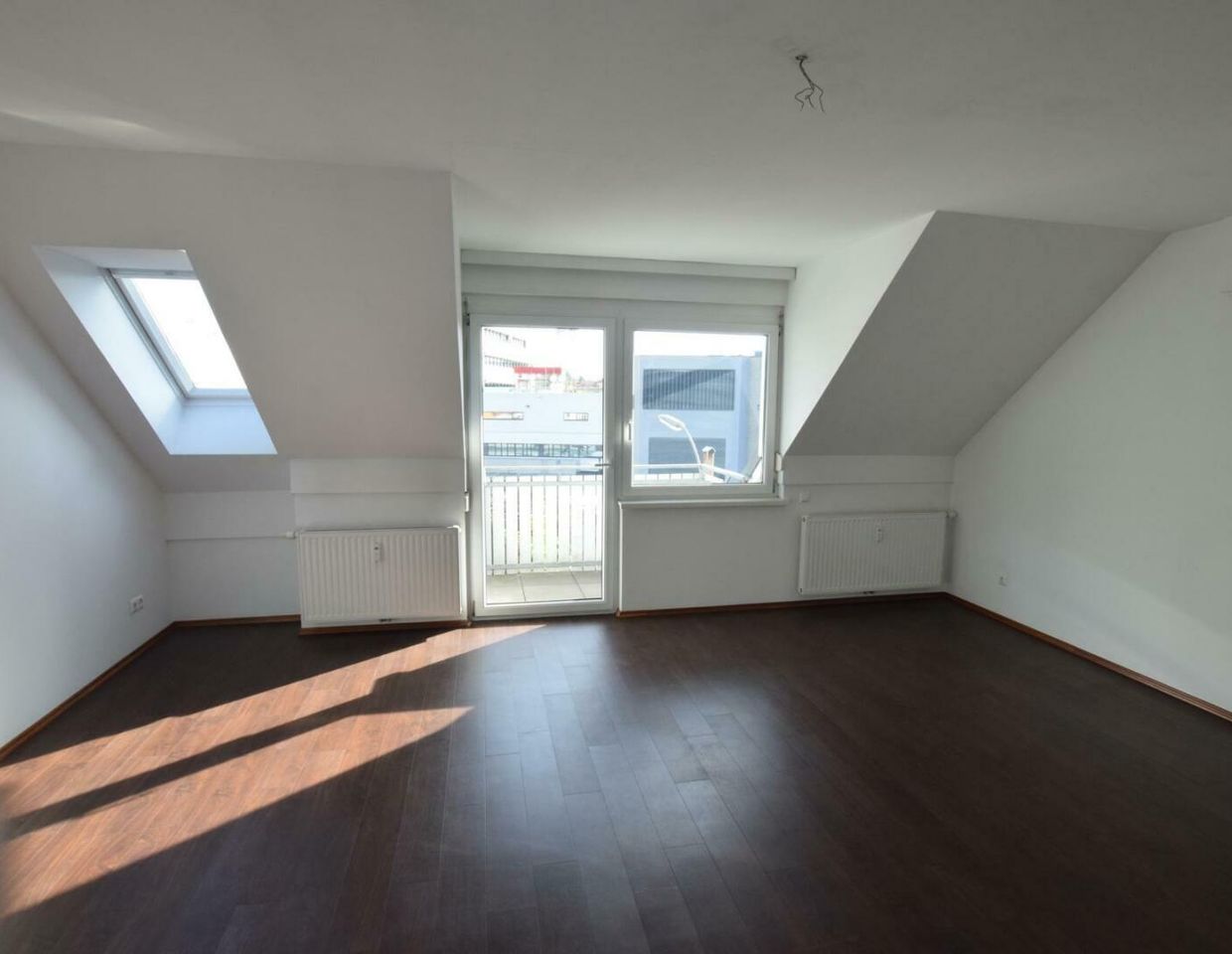 Schöne 2 - Zimmerwohnung mit Balkon Nähe LKH