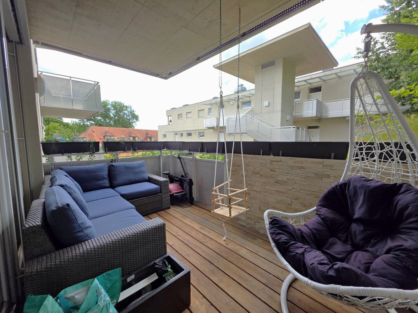 Moderner Jungfamilientraum mit ruhigem Balkon und TG!