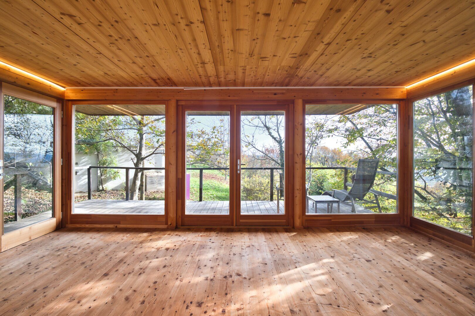 Raus aus der Stadt - das Landleben genießen in einem ebenerdigen Anwesen mit 132m² und weiteren 70m² Wohnfläche im Baum- und Gästehaus!