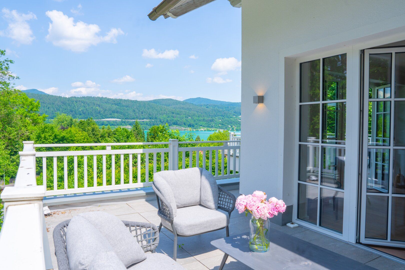SEEBLICKVILLA mit Outdoorpool - großzügigen SEEZUGANG & Boje in idyllischer Waldrandlage am WÖRTHERSEE