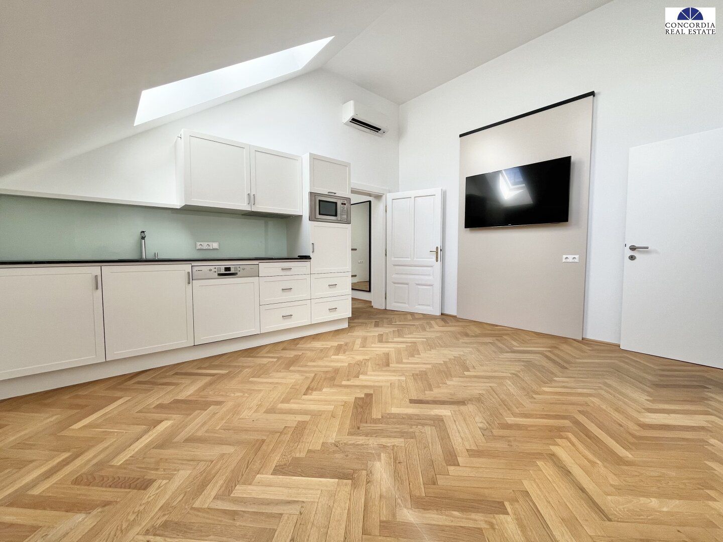 Sonnige 2 Zimmer Dachgeschoß Wohnung in Bestlage - nähe Stephansdom