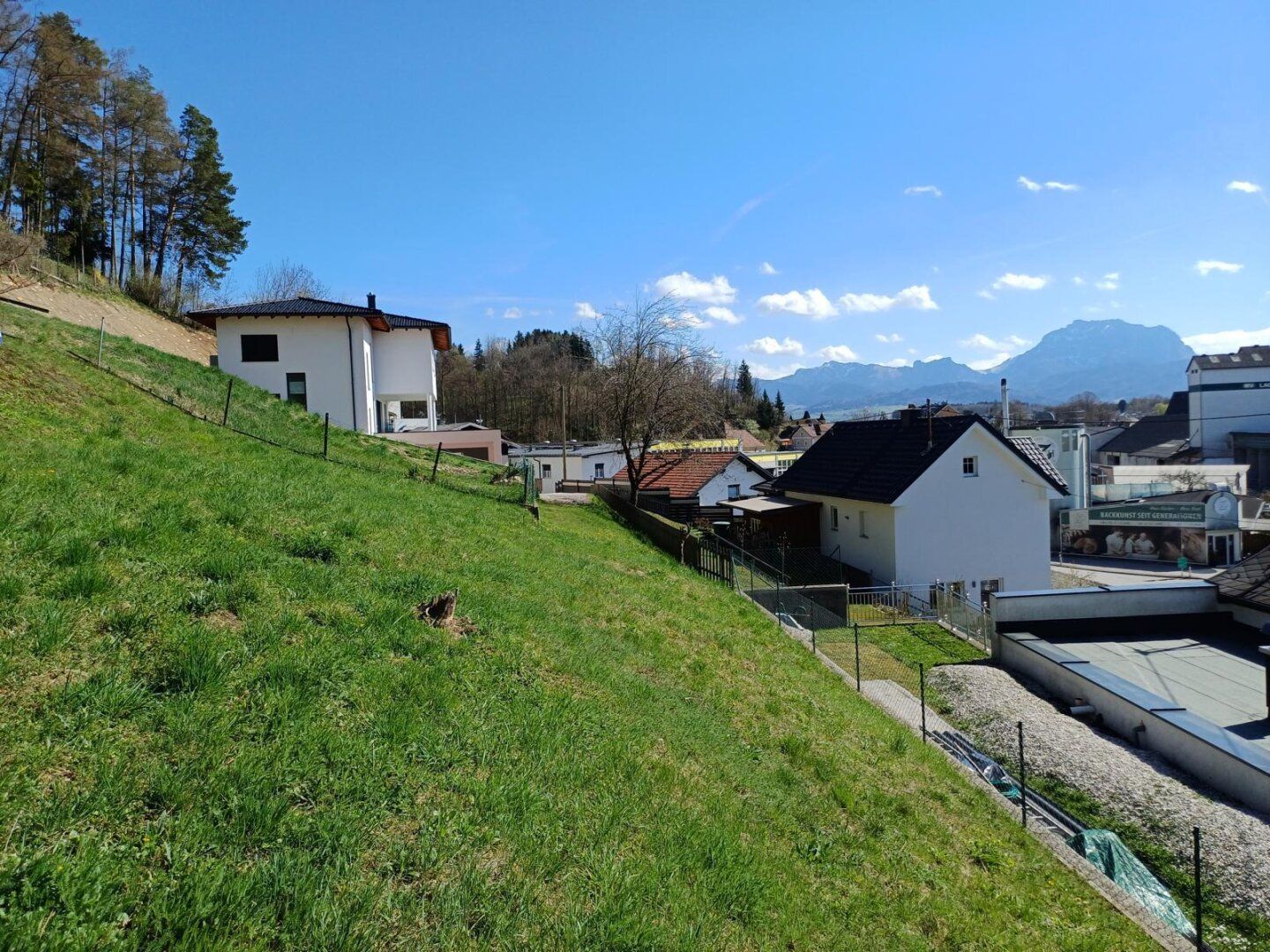 Sonnige Hanglage mit schönem Gebirgs- und Fernblick! - Ansicht 3