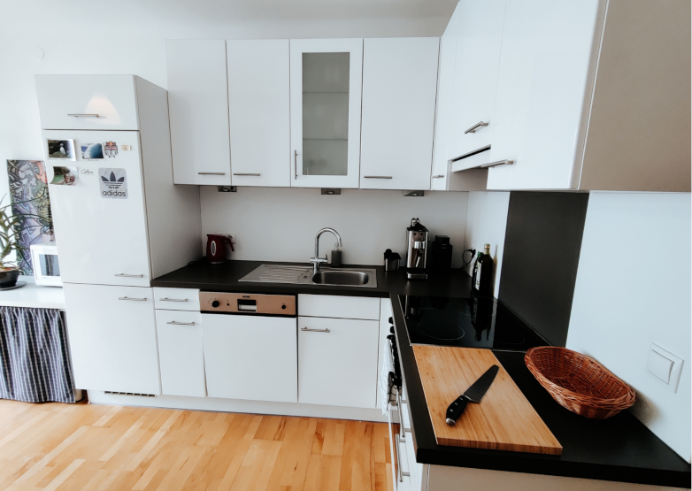 Helle, zentrale Wohnung mit Balkon, WG-tauglich