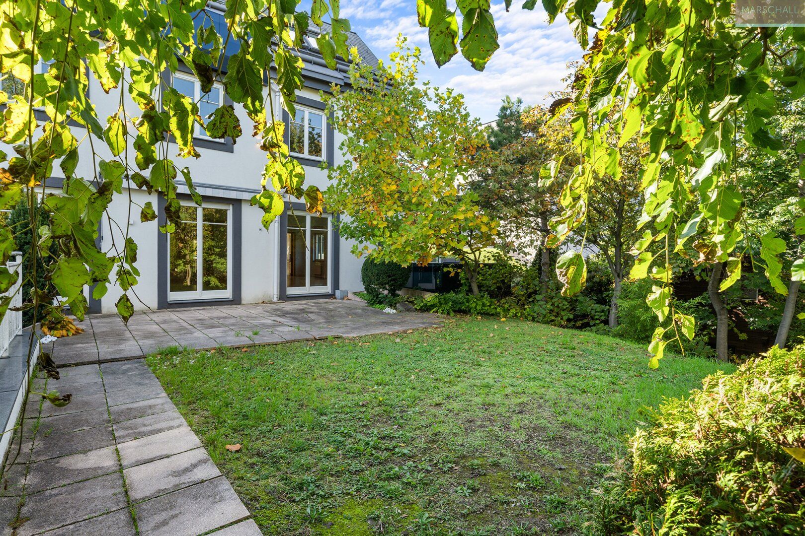 NEUER PREIS! Großzügige Gartenmaisonette mit mehreren Garagenplätzen am Schafberg